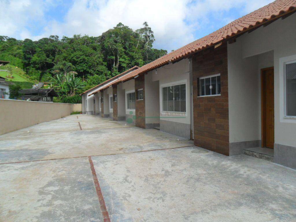 Casa à venda com 2 quartos, 64m² - Foto 1