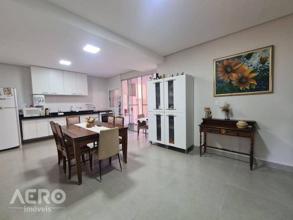 Casa à venda com 3 quartos, 248m² - Foto 30