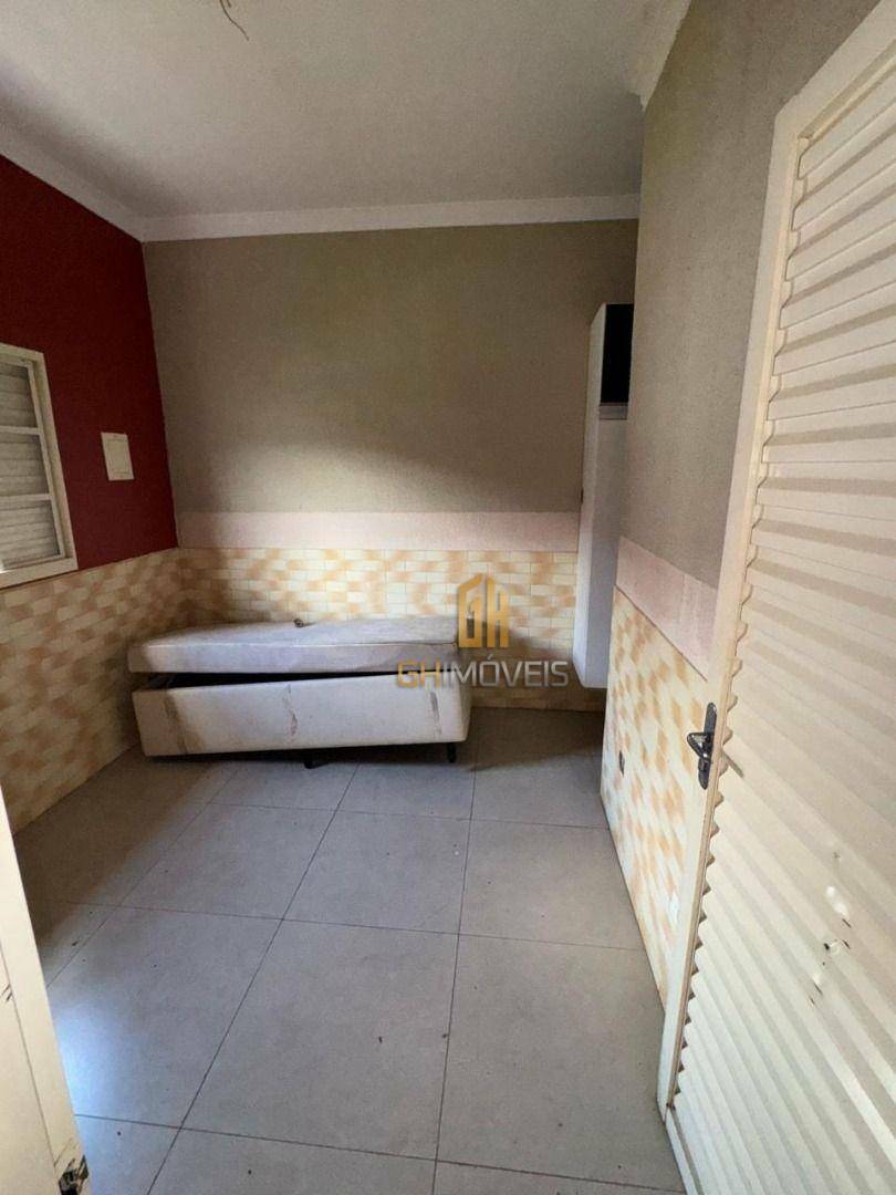 Casa à venda com 3 quartos, 220m² - Foto 4