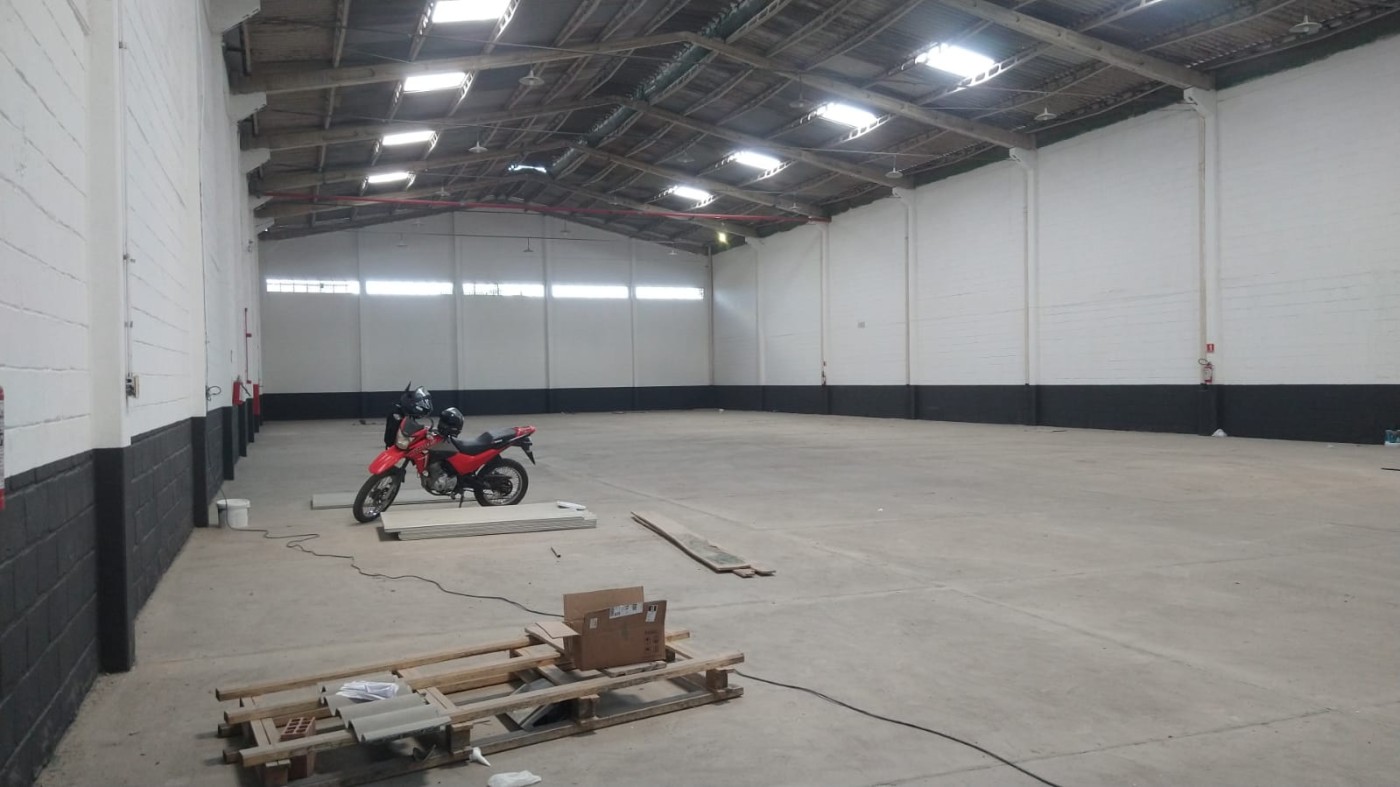 Depósito-Galpão-Armazém para alugar com 1 quarto, 700m² - Foto 8