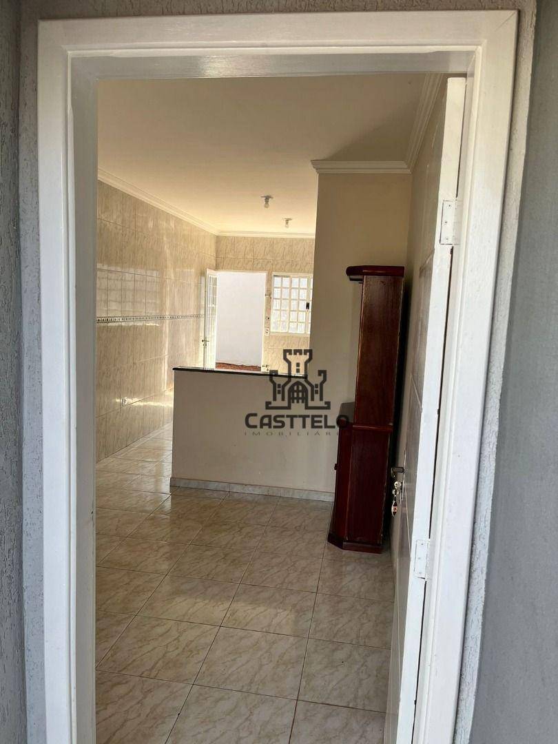 Casa à venda com 2 quartos, 55m² - Foto 2