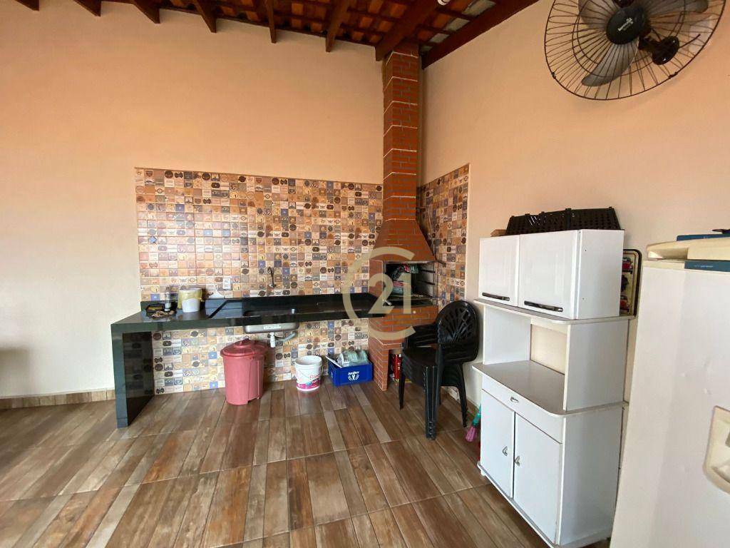 Casa à venda com 3 quartos, 203m² - Foto 2