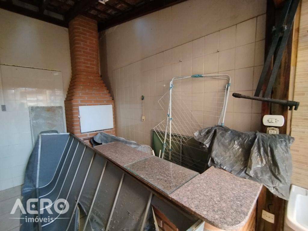 Casa para alugar com 3 quartos, 210m² - Foto 25