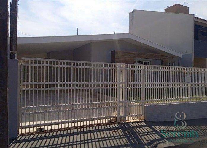 Casa à venda e aluguel com 3 quartos, 143m² - Foto 1