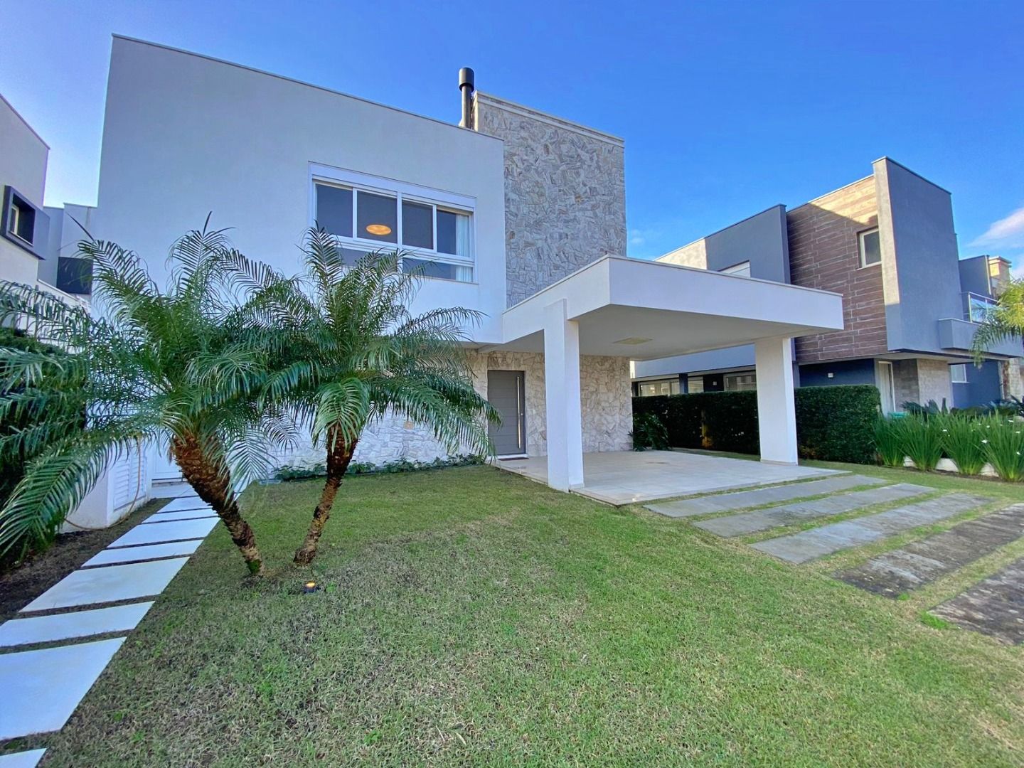 Casa de Condomínio à venda com 4 quartos, 182m² - Foto 1