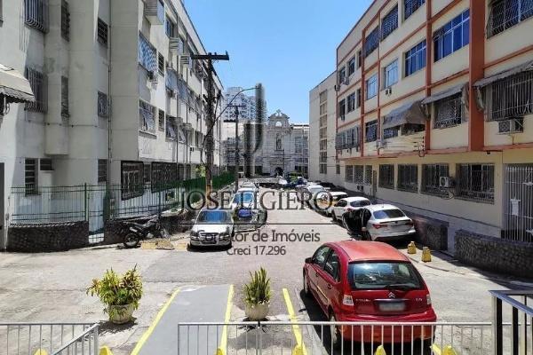 Apartamento à venda com 2 quartos, 75m² - Foto 3