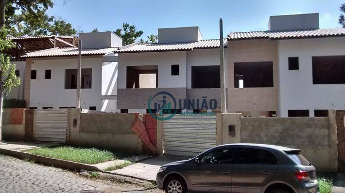 Casa à venda com 4 quartos, 135m² - Foto 1