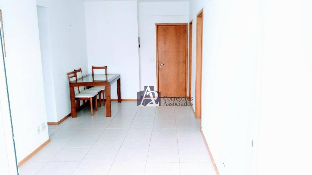 Apartamento à venda com 2 quartos, 72m² - Foto 2