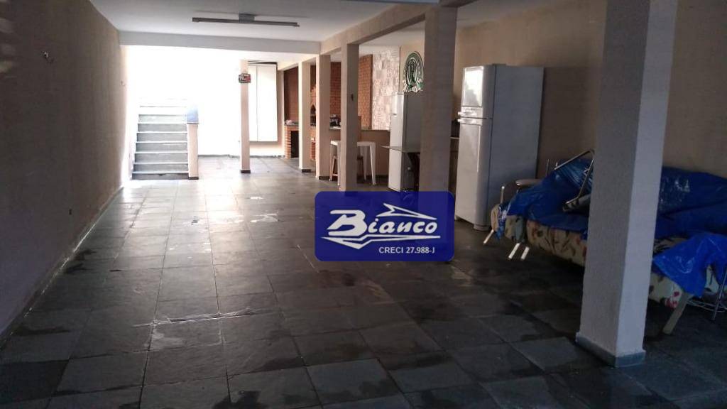 Sobrado à venda com 3 quartos, 200m² - Foto 2