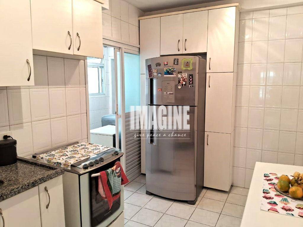 Apartamento à venda com 3 quartos, 93m² - Foto 7