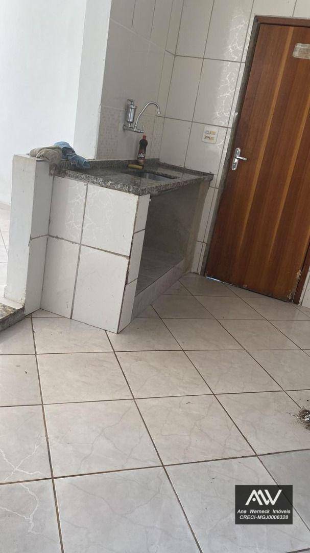 Casa à venda com 2 quartos, 90m² - Foto 9