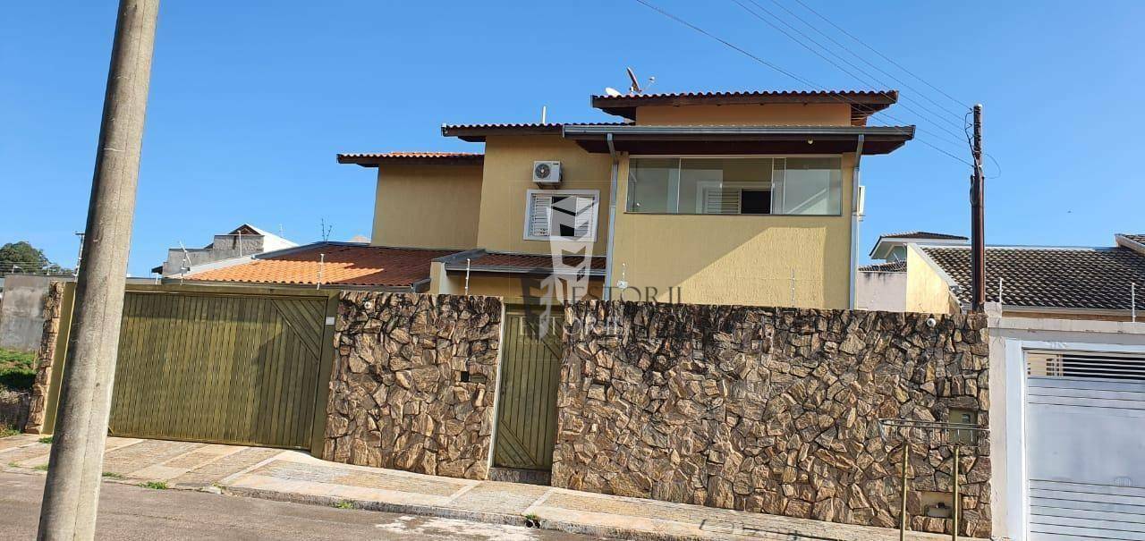 Sobrado à venda com 4 quartos, 400m² - Foto 1