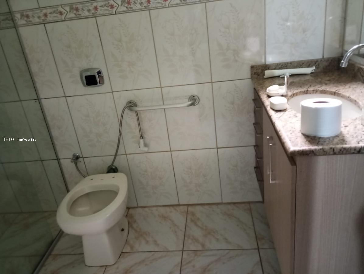 Casa para alugar com 3 quartos, 300m² - Foto 14