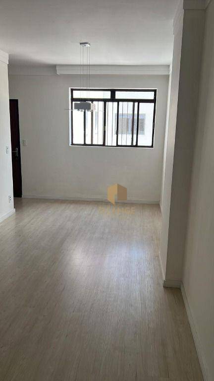 Apartamento à venda com 2 quartos, 75m² - Foto 1