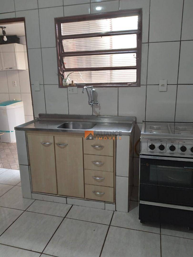 Casa à venda com 2 quartos, 100m² - Foto 2