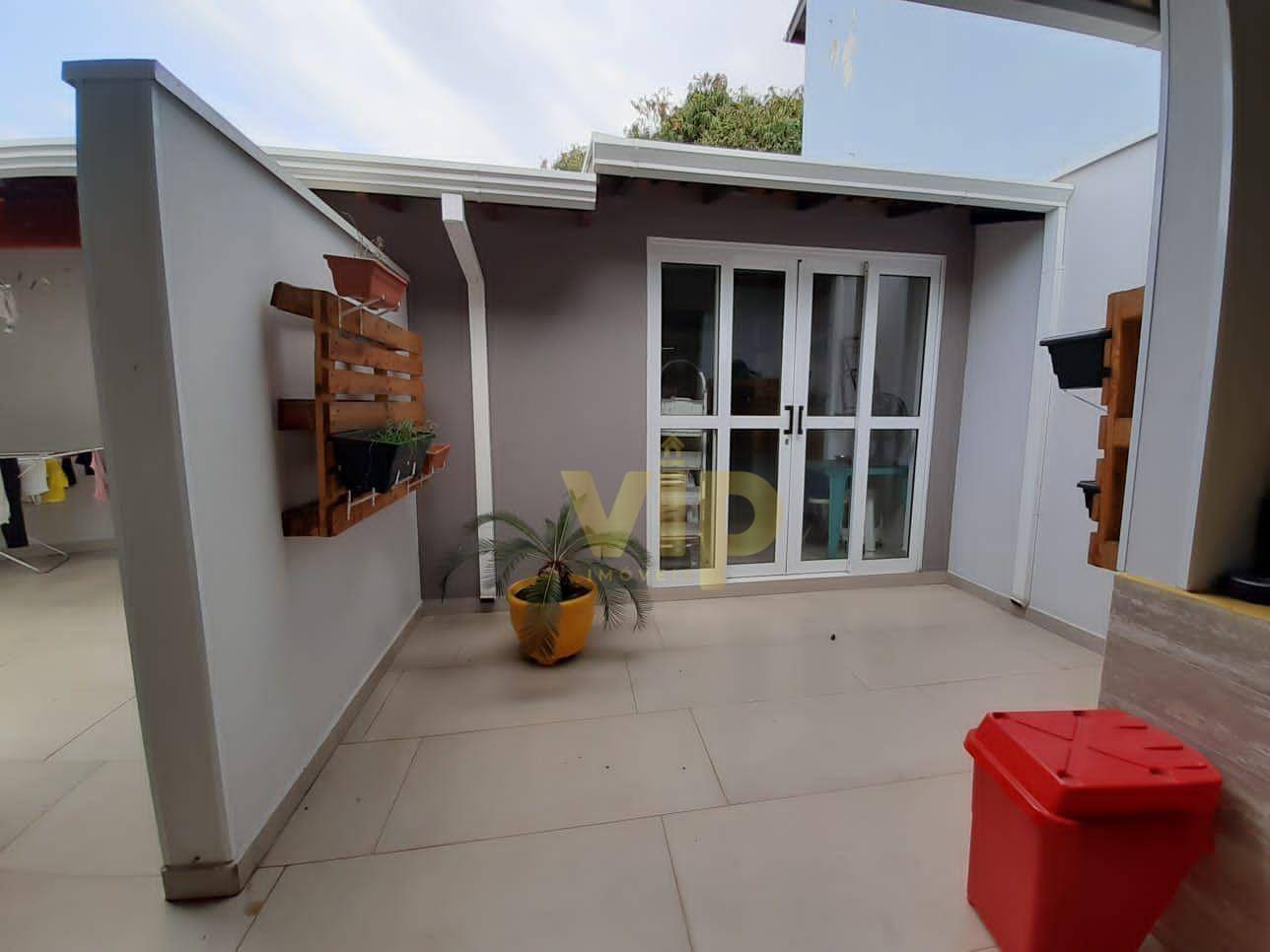 Casa à venda com 3 quartos, 286m² - Foto 2