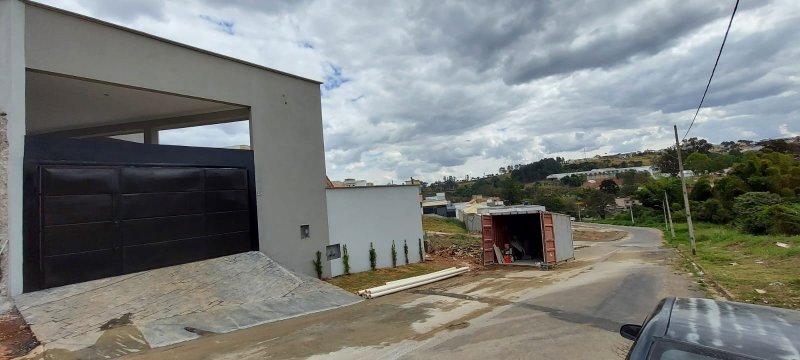 Casa à venda com 3 quartos, 180m² - Foto 3