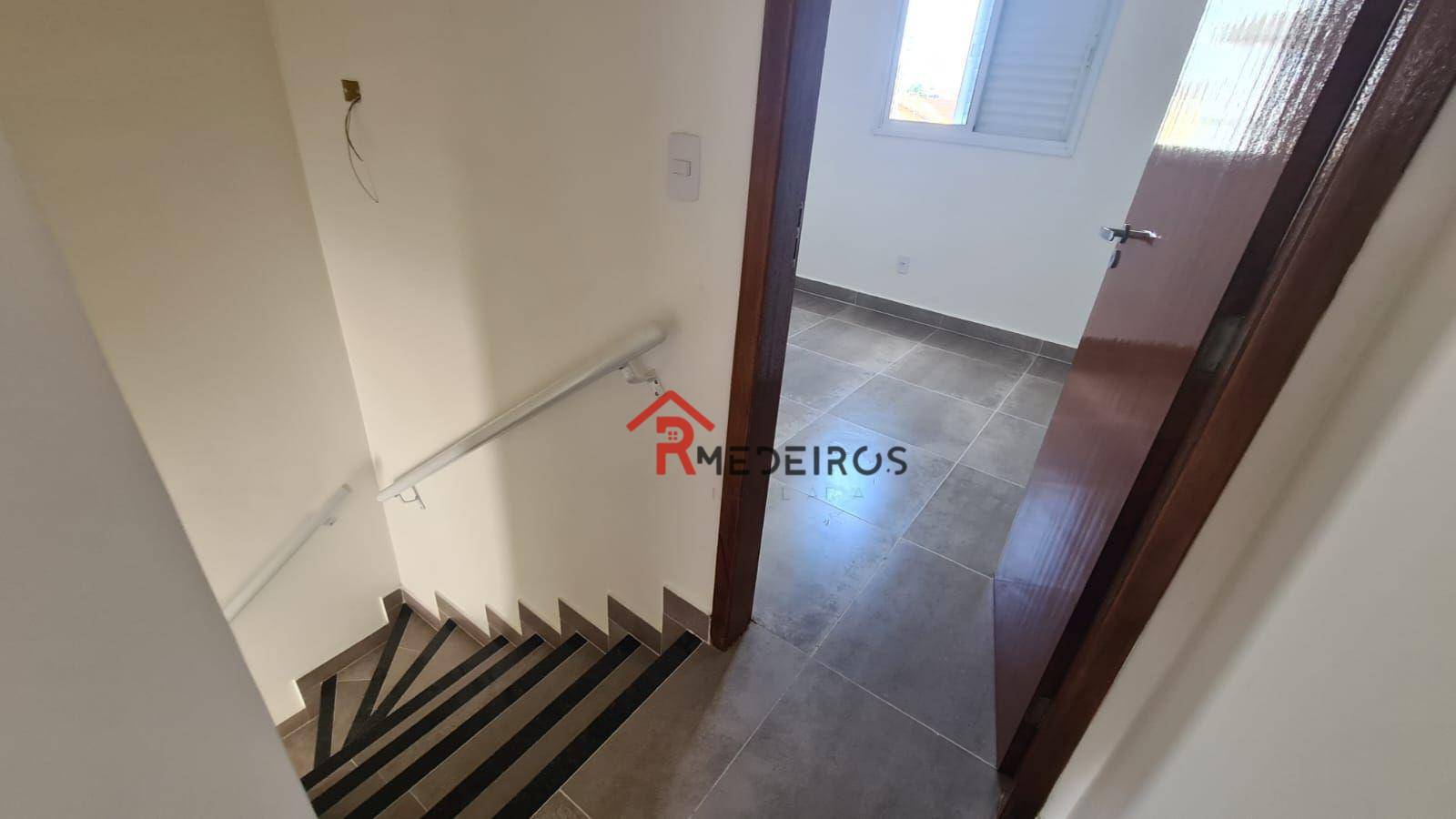 Casa à venda com 2 quartos, 57m² - Foto 9