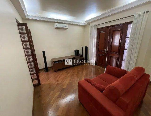 Casa à venda com 4 quartos, 184m² - Foto 1