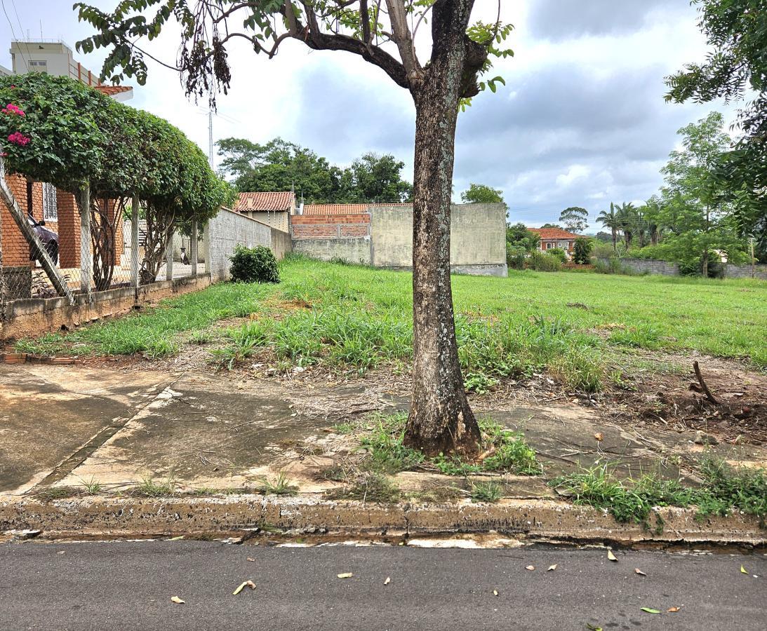 Terreno à venda, 600m² - Foto 1