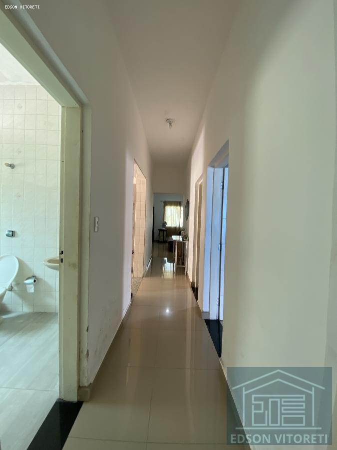Casa para alugar com 3 quartos, 200m² - Foto 20