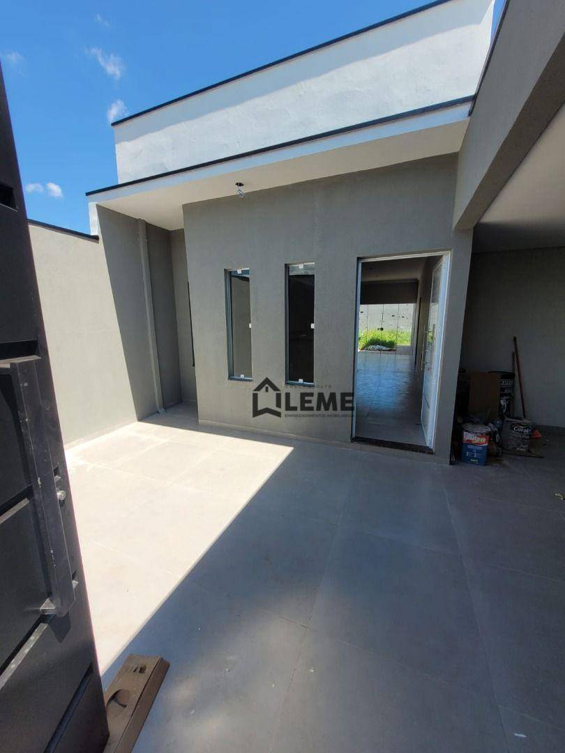 Casa à venda com 3 quartos, 135m² - Foto 1