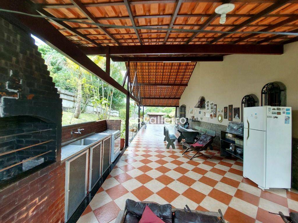 Casa à venda com 3 quartos, 300m² - Foto 4