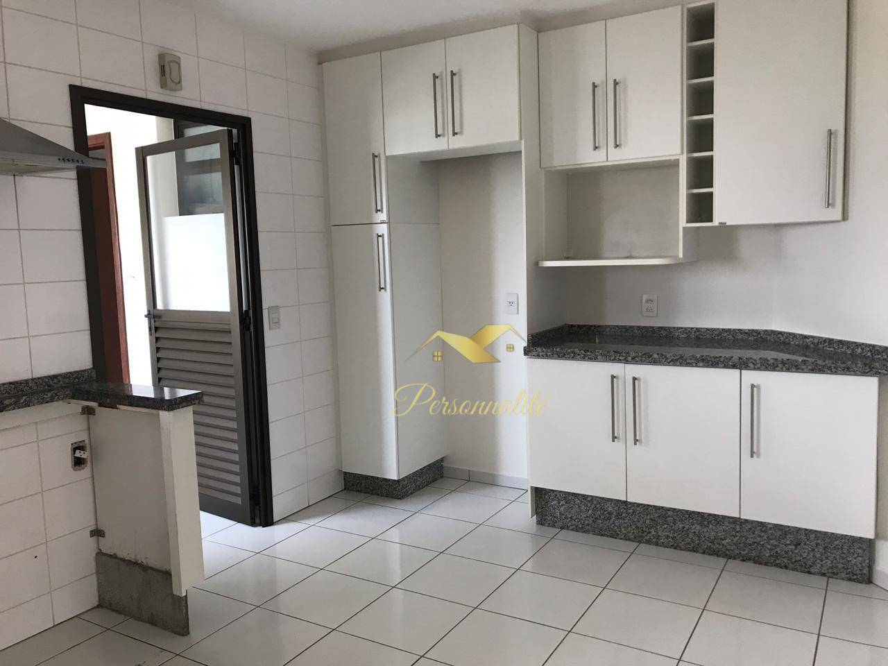 Apartamento à venda com 3 quartos, 217m² - Foto 2