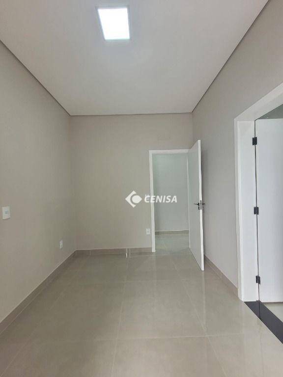 Casa à venda com 3 quartos, 180m² - Foto 4