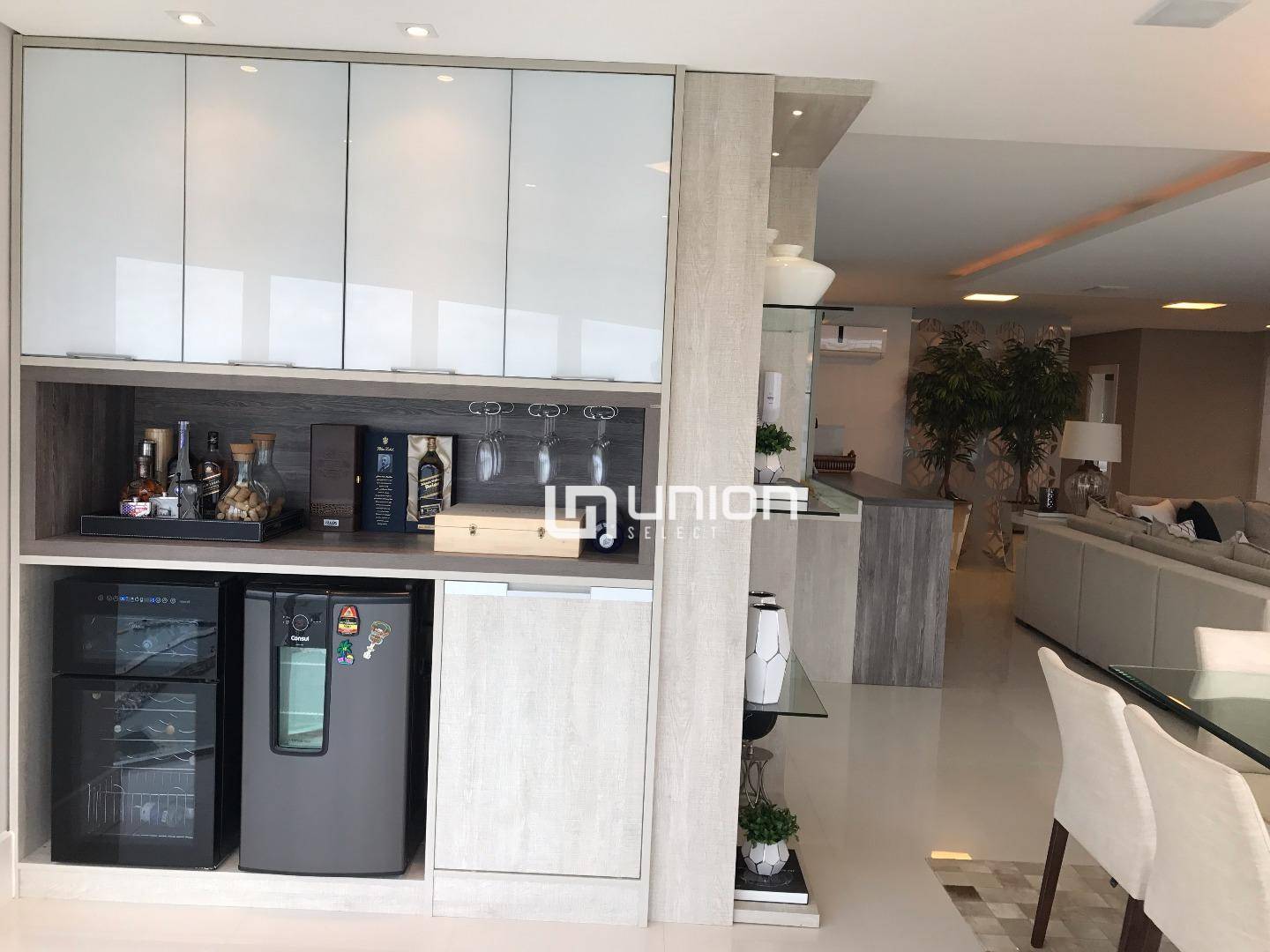 Apartamento à venda com 4 quartos, 237m² - Foto 3