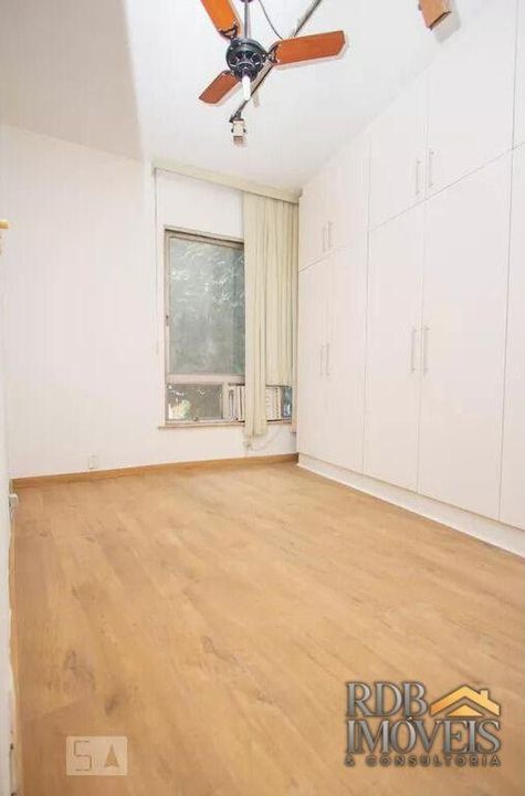 Apartamento à venda com 3 quartos, 130m² - Foto 2