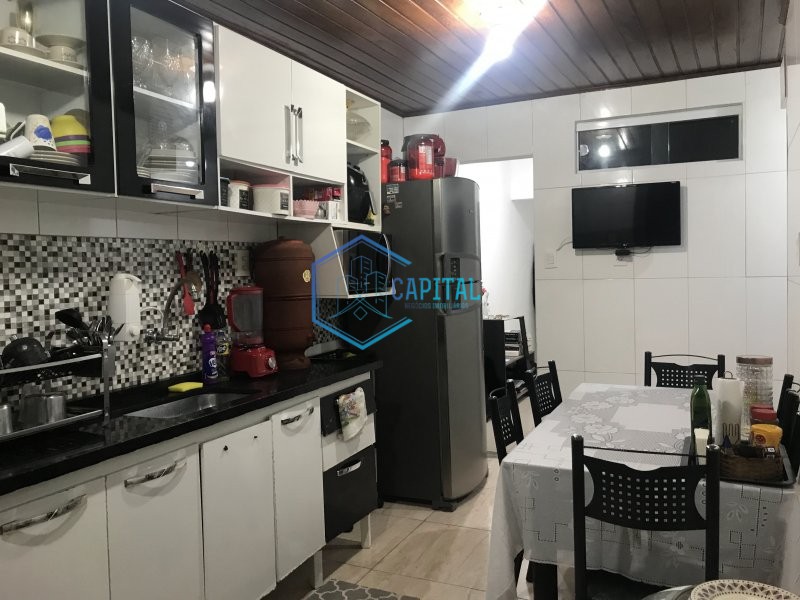 Casa à venda com 2 quartos, 90m² - Foto 1