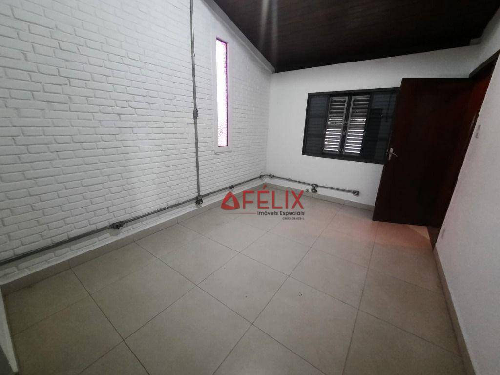 Casa para alugar com 4 quartos, 200m² - Foto 16