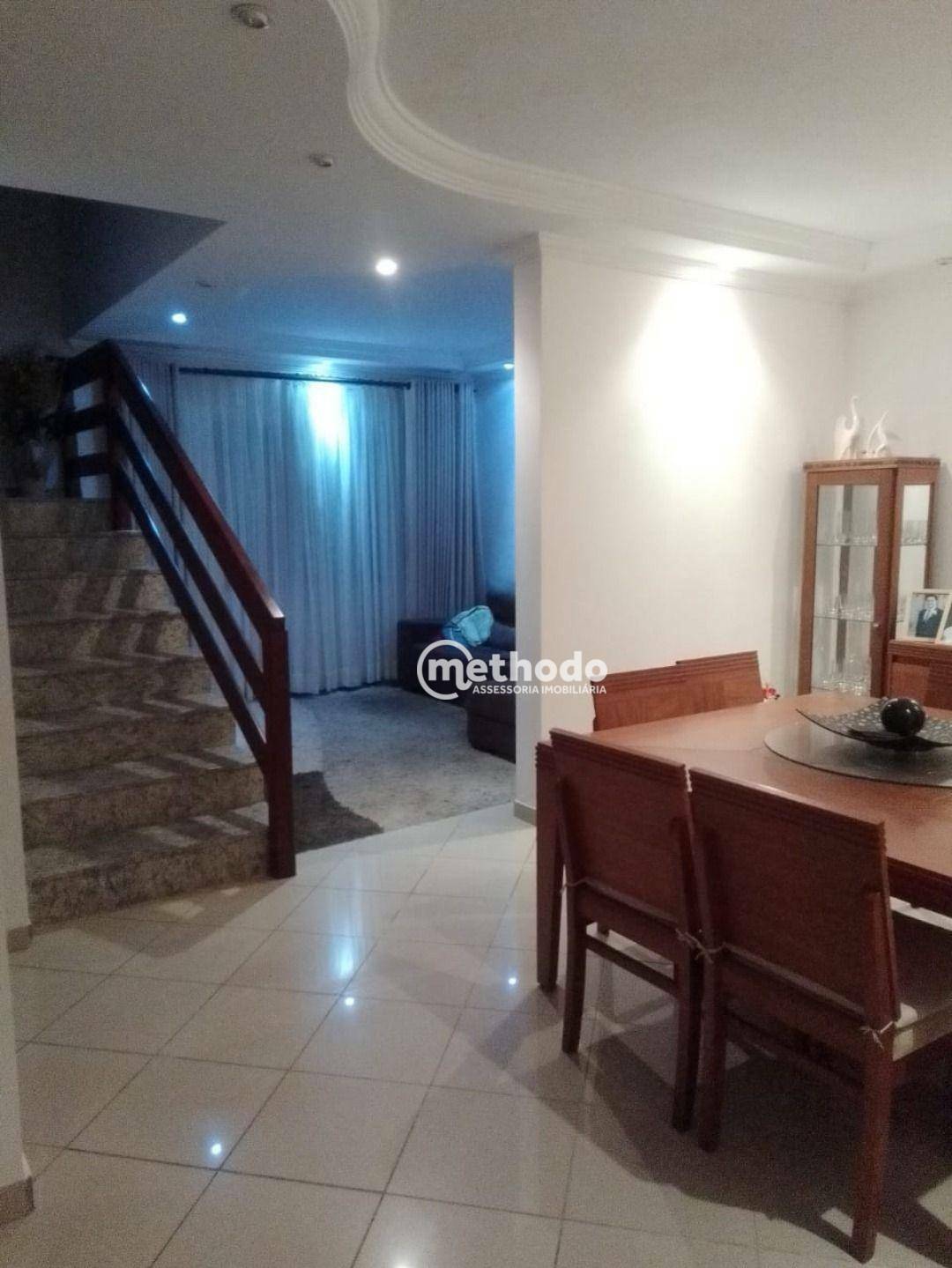 Casa de Condomínio à venda com 3 quartos, 205m² - Foto 2