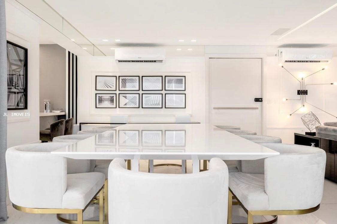 Apartamento à venda com 4 quartos, 228m² - Foto 2