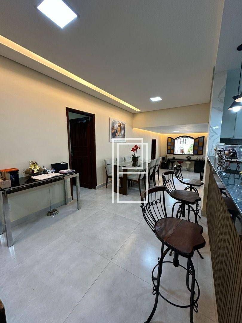 Casa à venda com 3 quartos, 290m² - Foto 11