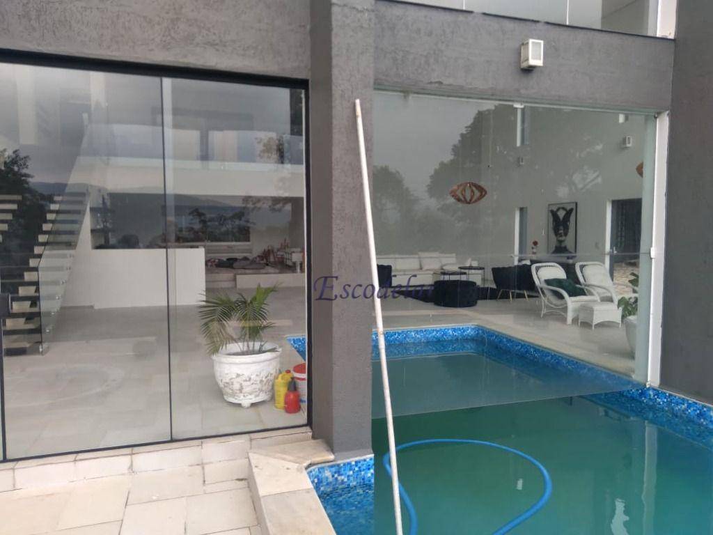 Casa de Condomínio para alugar com 4 quartos, 600m² - Foto 2