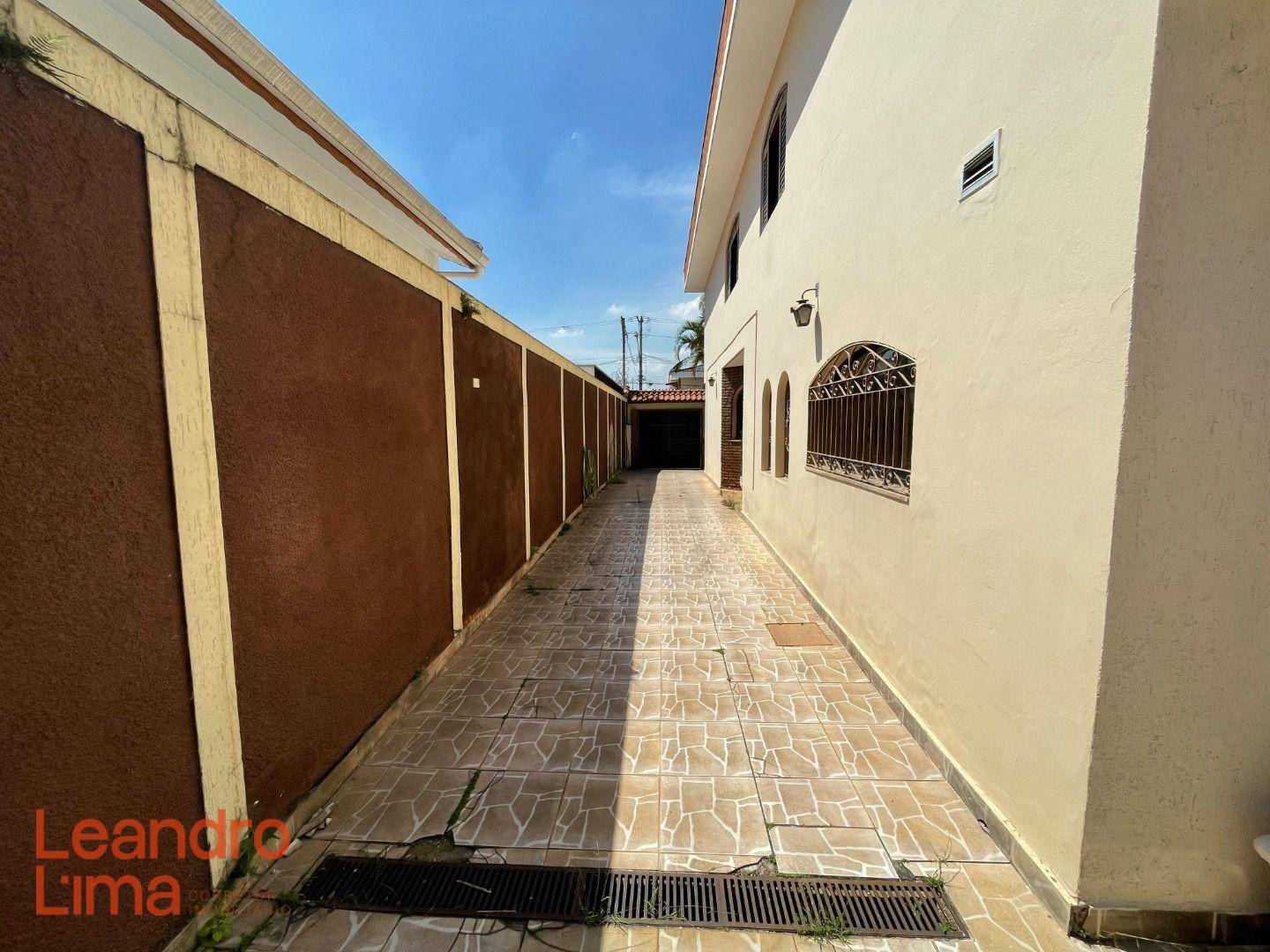 Casa à venda com 4 quartos, 350m² - Foto 45