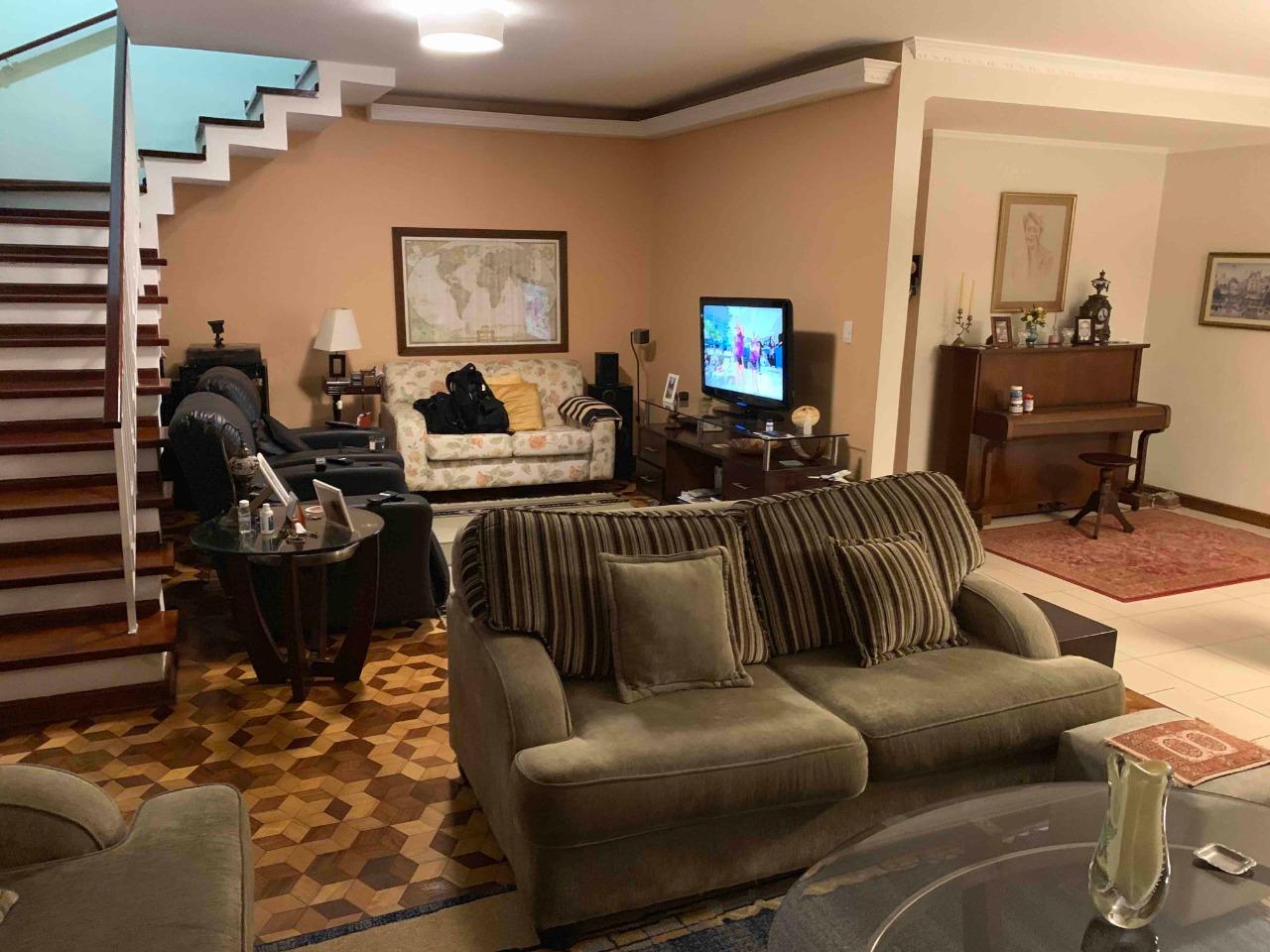 Sobrado à venda com 3 quartos, 250m² - Foto 1