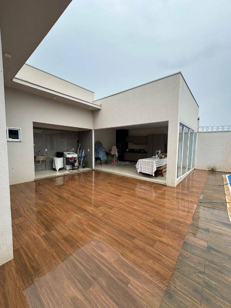 Casa à venda com 3 quartos, 200m² - Foto 5