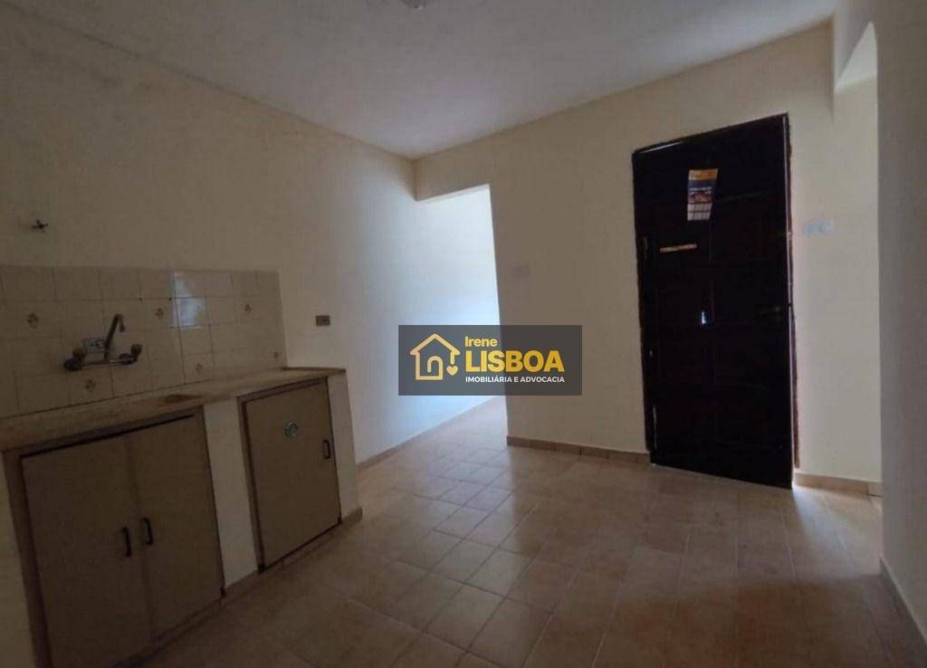 Casa à venda com 6 quartos, 250m² - Foto 2