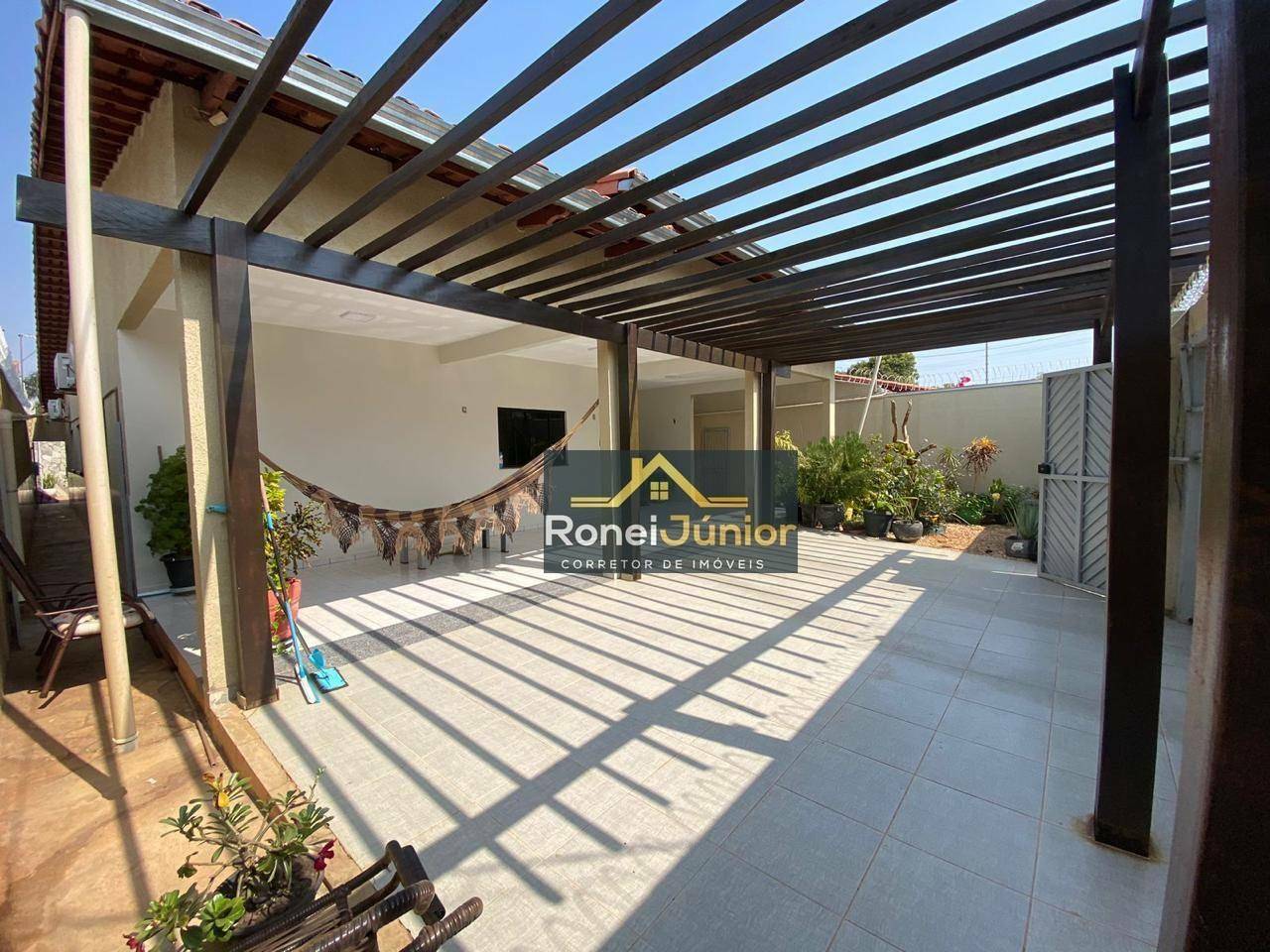 Casa à venda com 4 quartos, 260m² - Foto 2