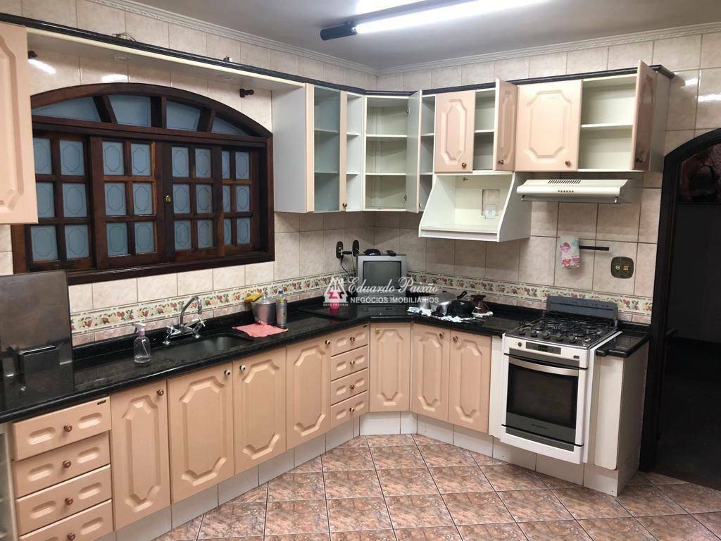 Sobrado à venda com 3 quartos, 300m² - Foto 1