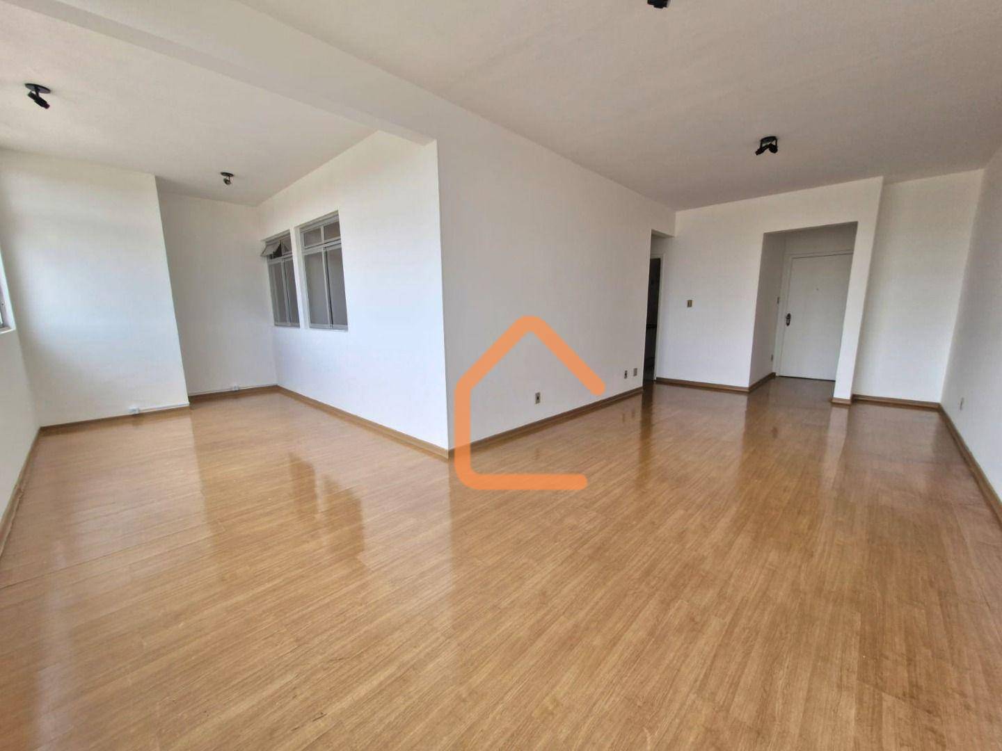 Apartamento à venda com 3 quartos, 110m² - Foto 1