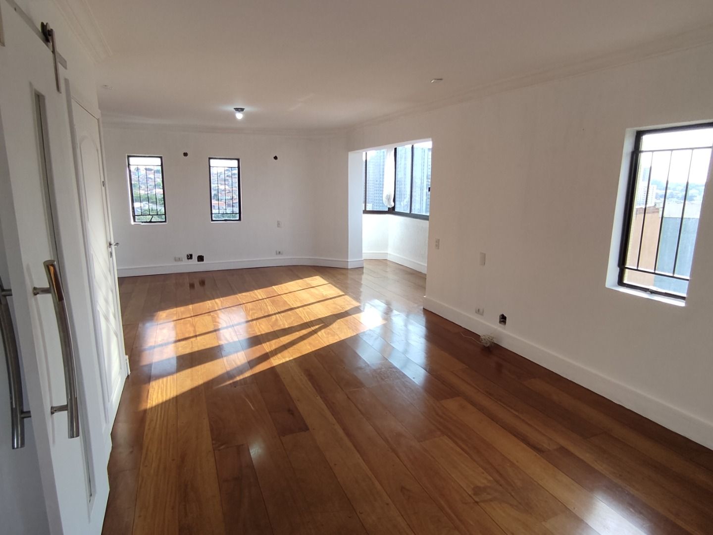 Apartamento à venda com 3 quartos, 170m² - Foto 1