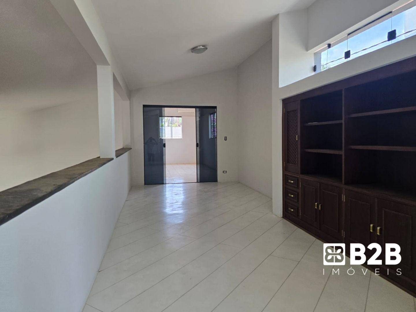 Casa à venda com 5 quartos, 290m² - Foto 11