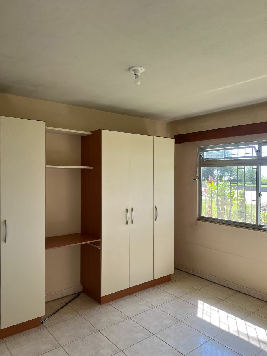 Casa à venda com 2 quartos, 130m² - Foto 9