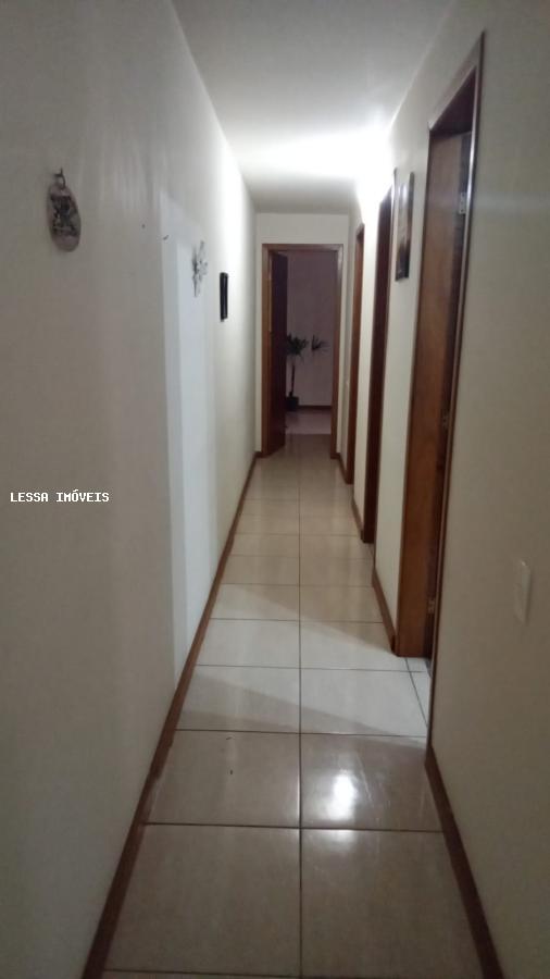 Casa à venda com 2 quartos, 180m² - Foto 2