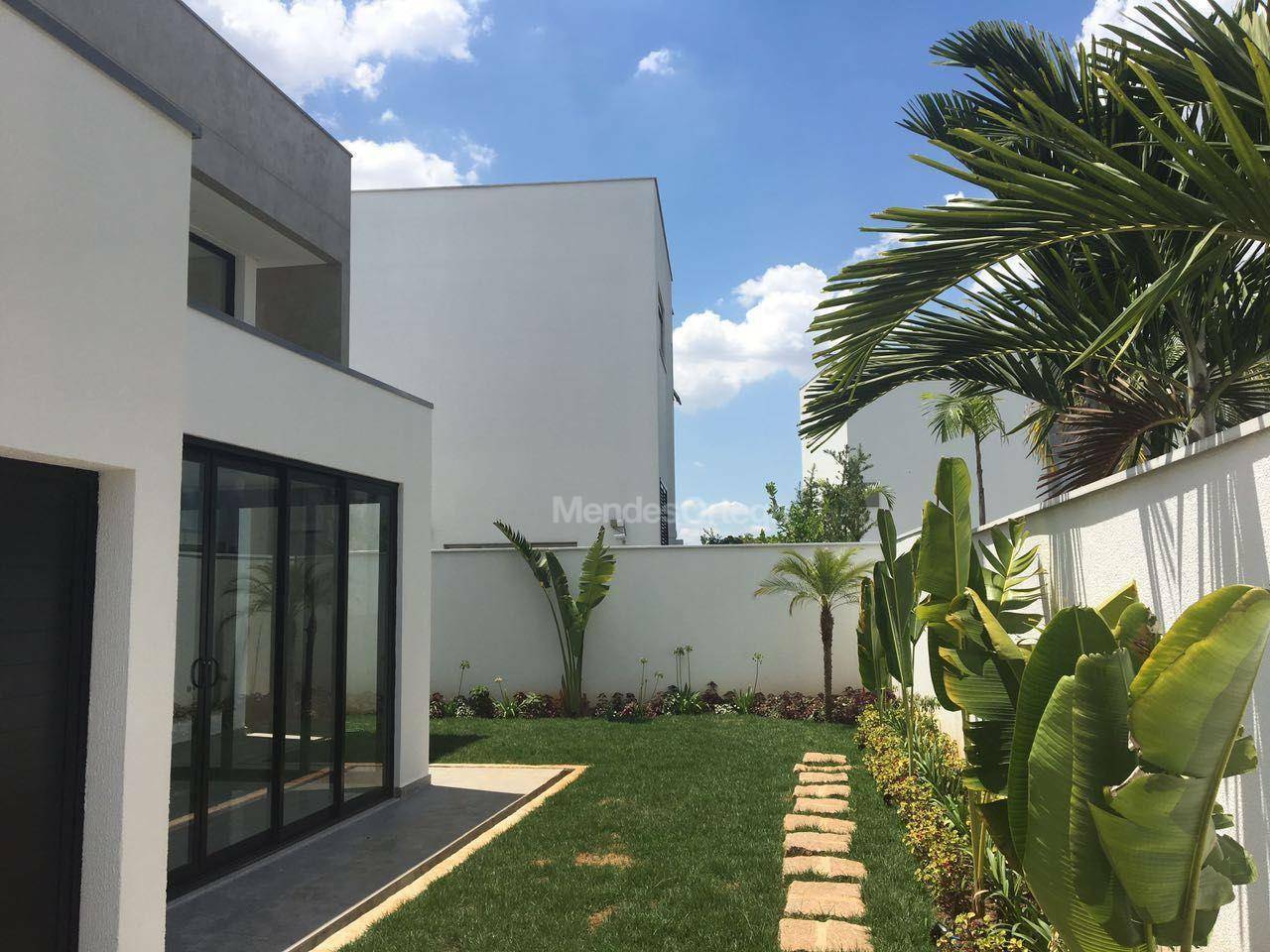 Casa de Condomínio à venda e aluguel com 4 quartos, 335m² - Foto 2