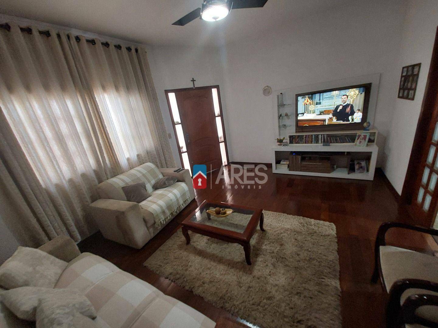 Casa à venda com 4 quartos, 260m² - Foto 1